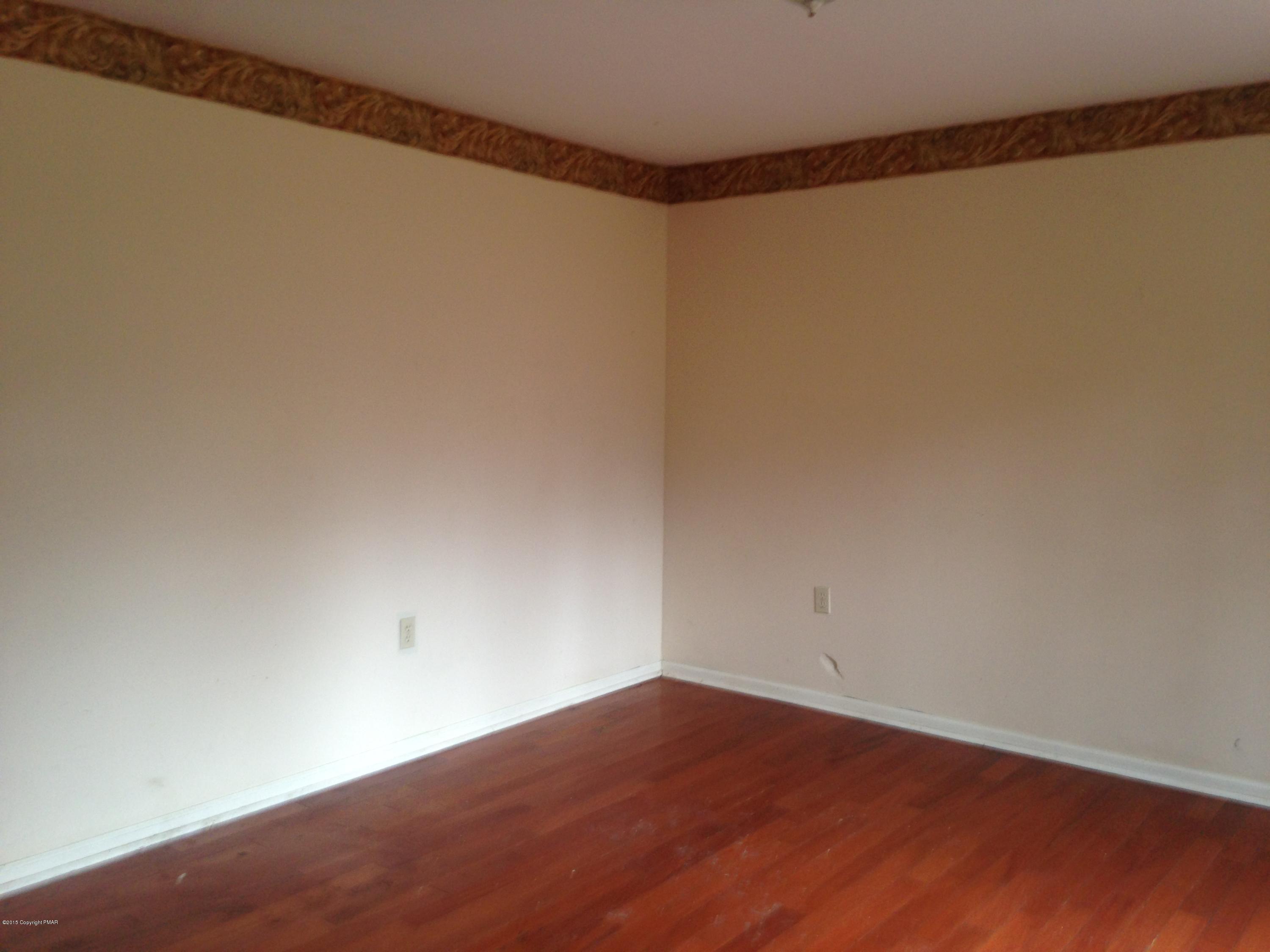 23 Holly Forest Road Mount Pocono, PA 18344 - Photo 3 of 11 Dining area