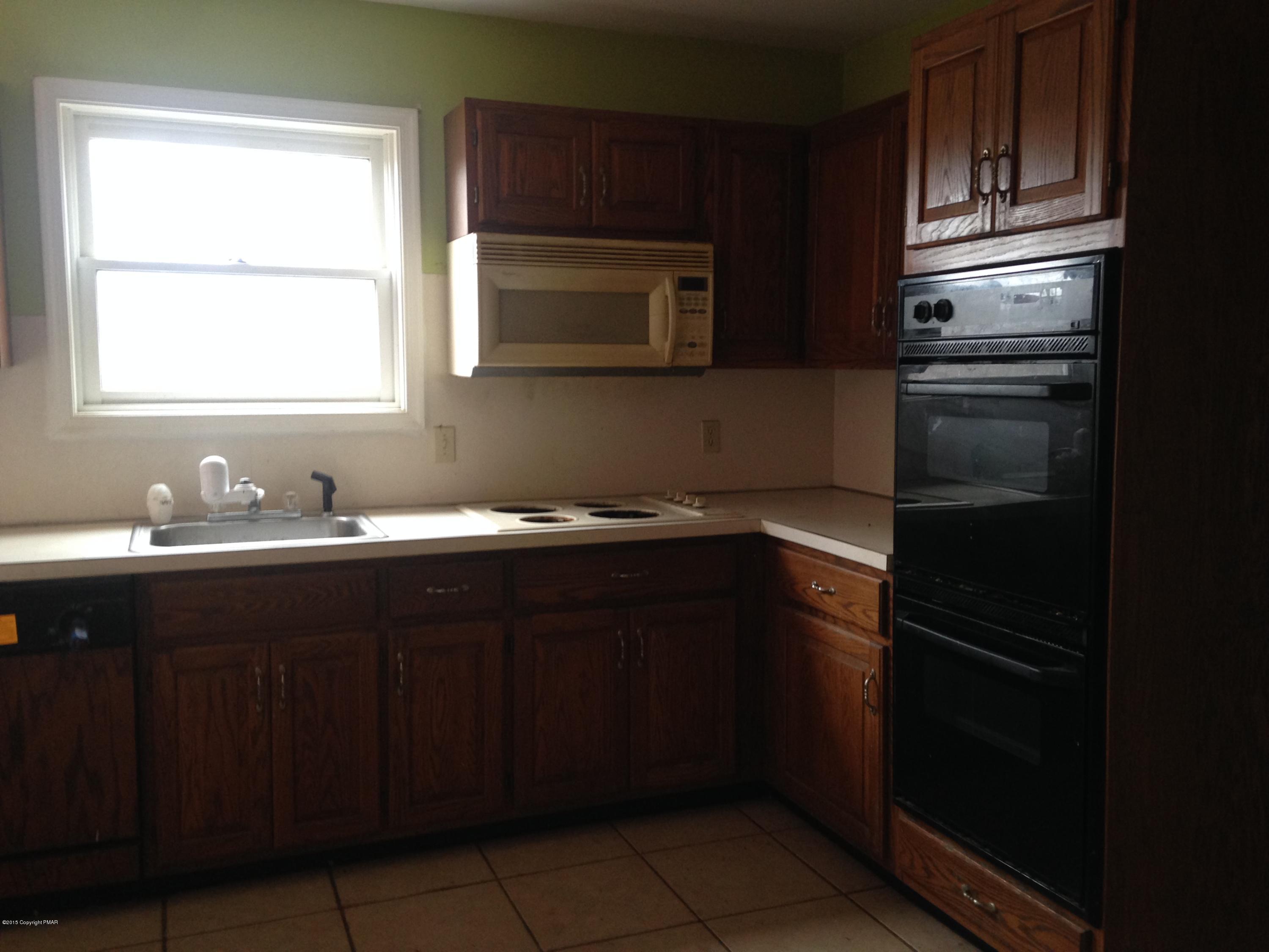 23 Holly Forest Road Mount Pocono, PA 18344 - Photo 4 of 11 Kitchen