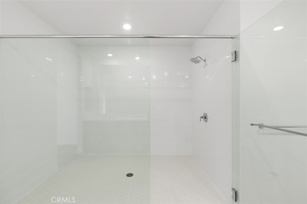 1407 Rivington Irvine, CA 92612 - Photo 19 of 34 Primary Shower