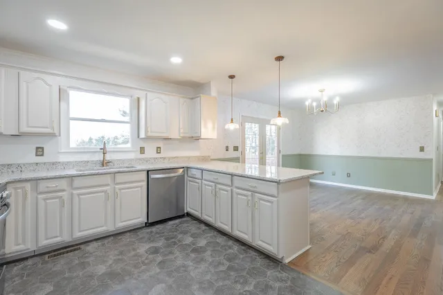 $489,000 | 114 Mountain View Drive, Jasper, TN 37347