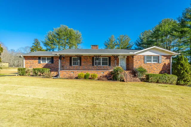 $489,000 | 114 Mountain View Drive, Jasper, TN 37347