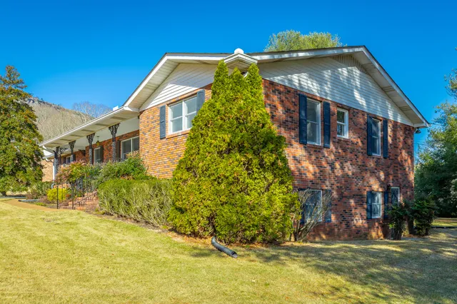 $489,000 | 114 Mountain View Drive, Jasper, TN 37347