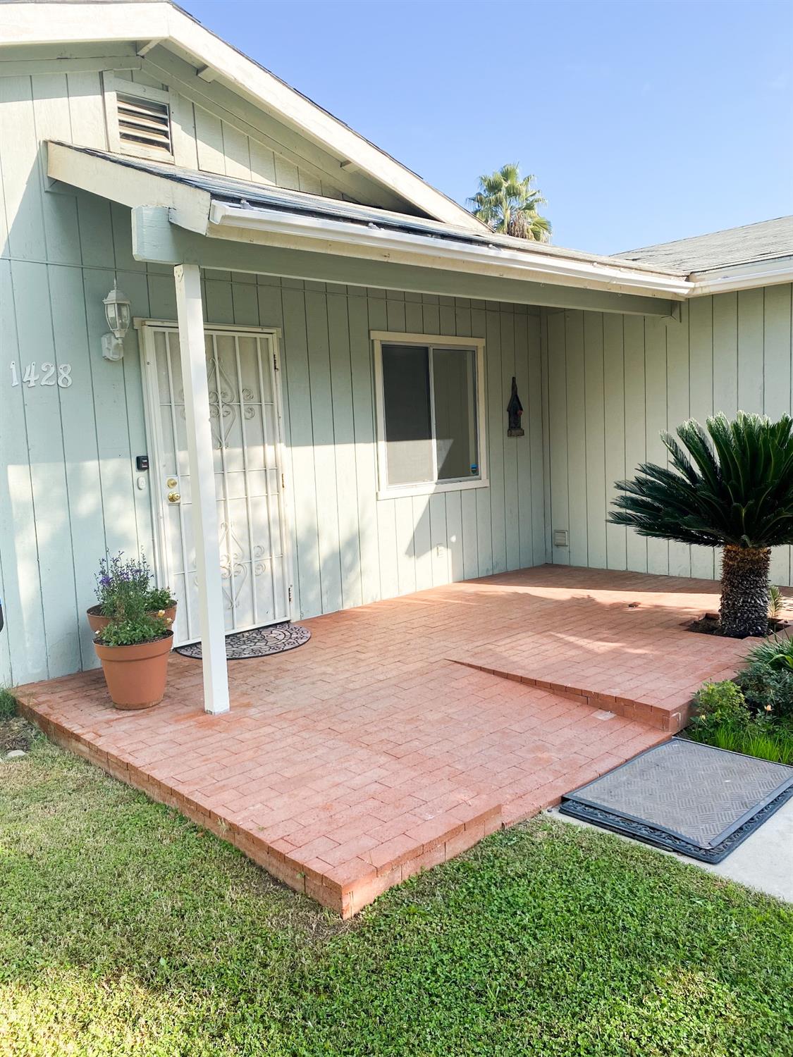 1428 East Springfield Avenue Reedley, CA 93654 - Photo 4 of 25 Gallery Image 4