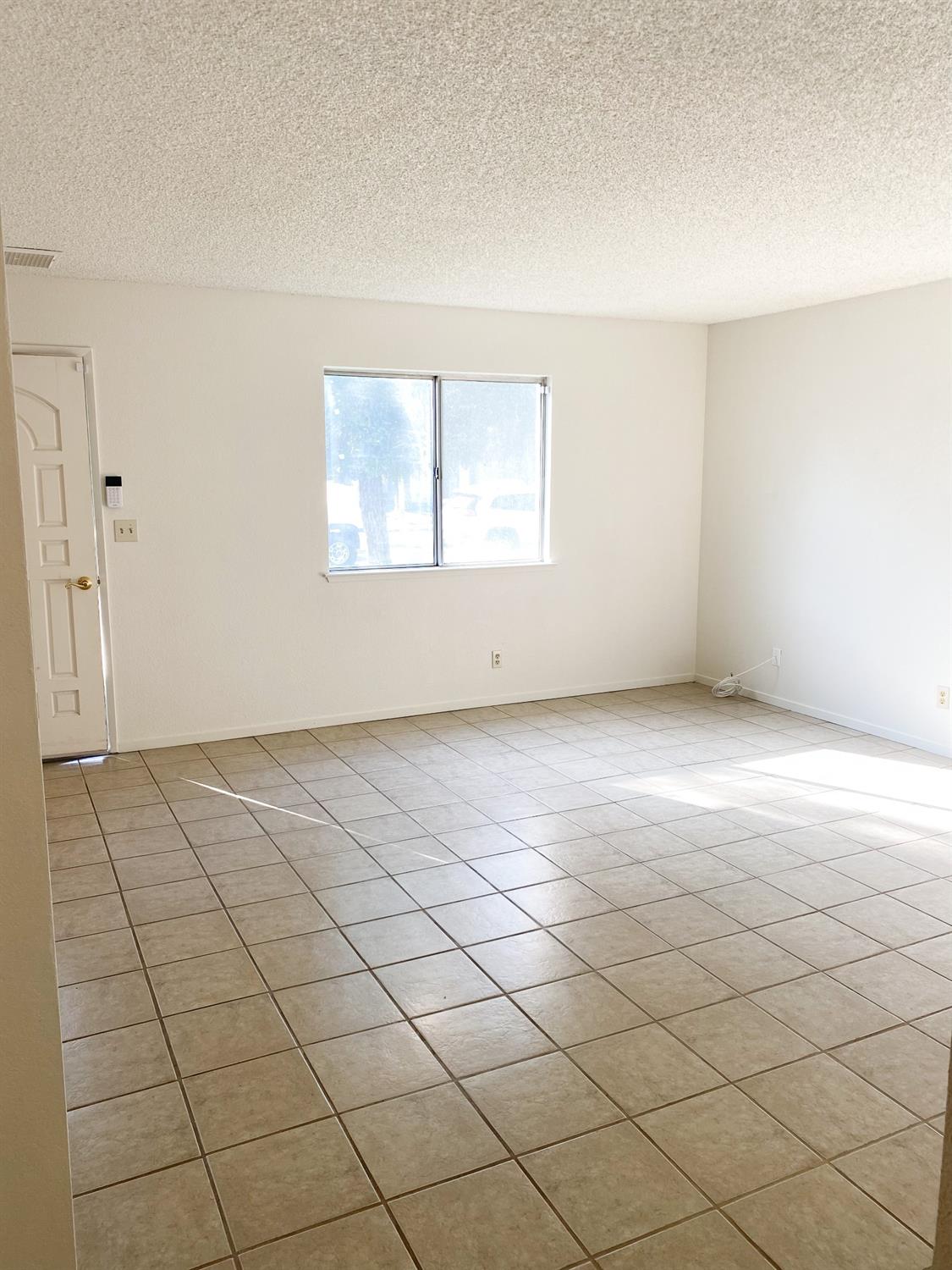 1428 East Springfield Avenue Reedley, CA 93654 - Photo 8 of 25 Gallery Image 8