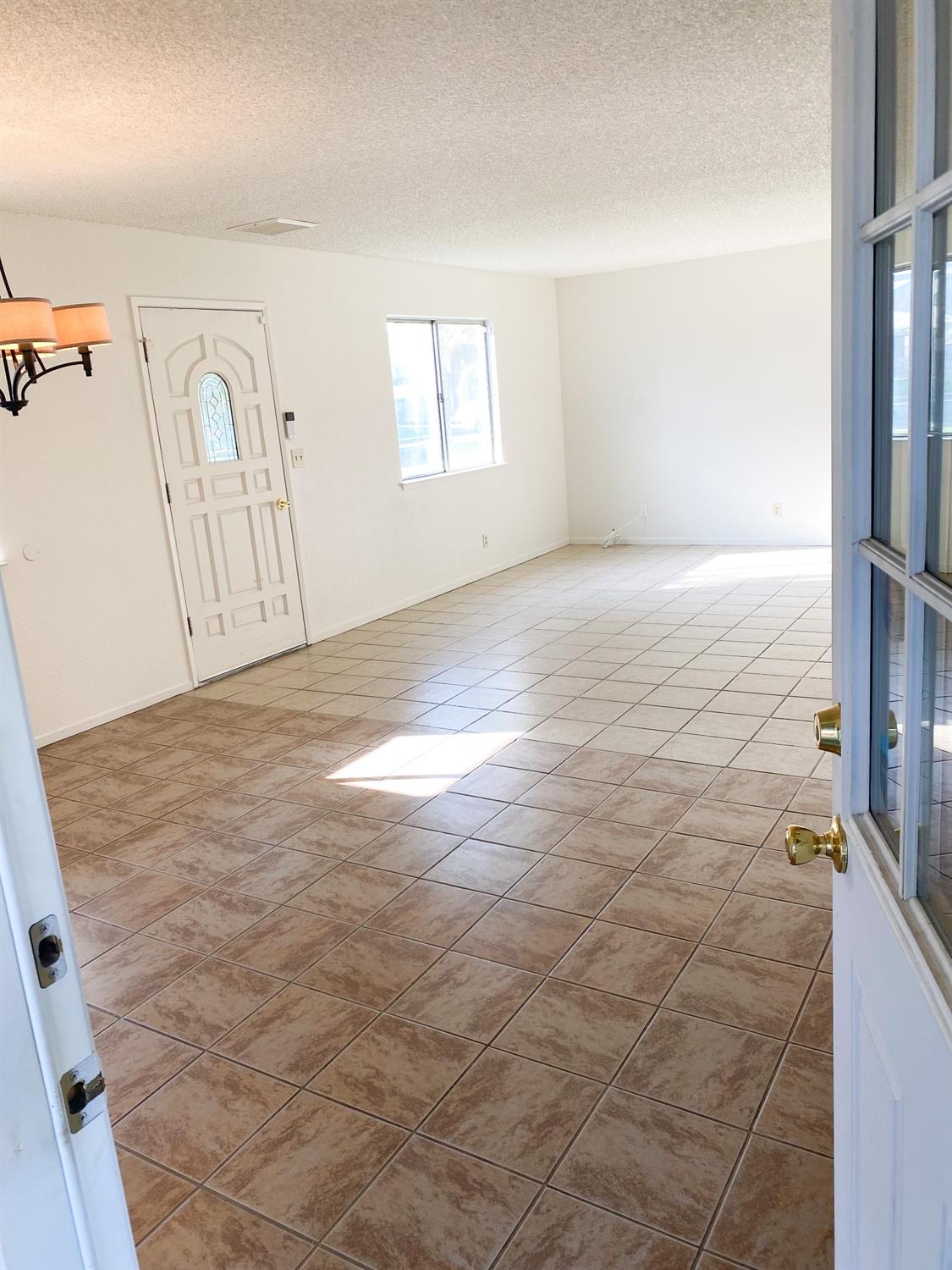 1428 East Springfield Avenue Reedley, CA 93654 - Photo 10 of 25 Gallery Image 10