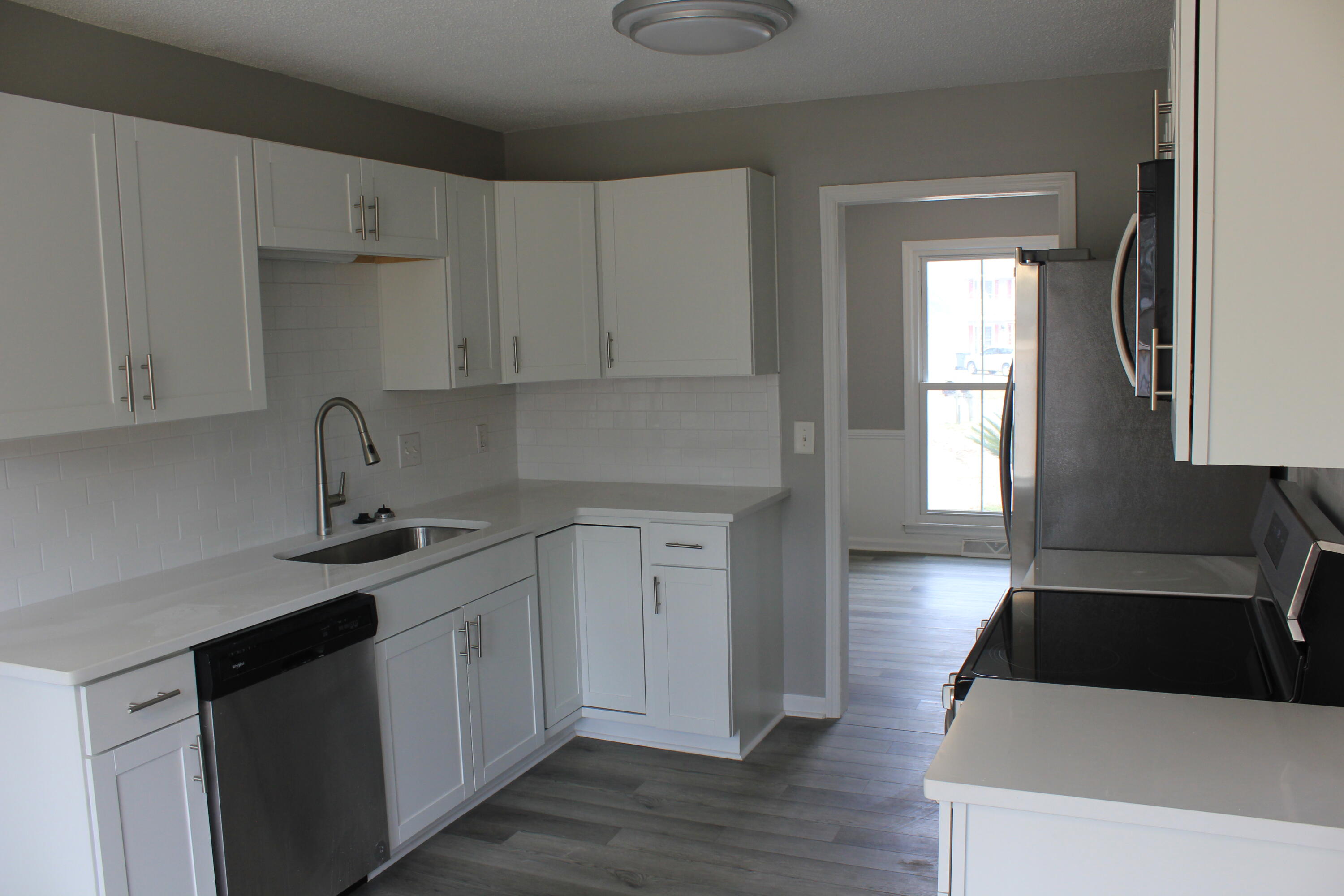 228 Brailsford Road Summerville, SC 29485 - Photo 2 of 15 IMG_6898