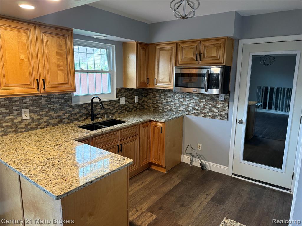 3202 Wolcott Street Flint, MI 48504 - Photo 7 of 28