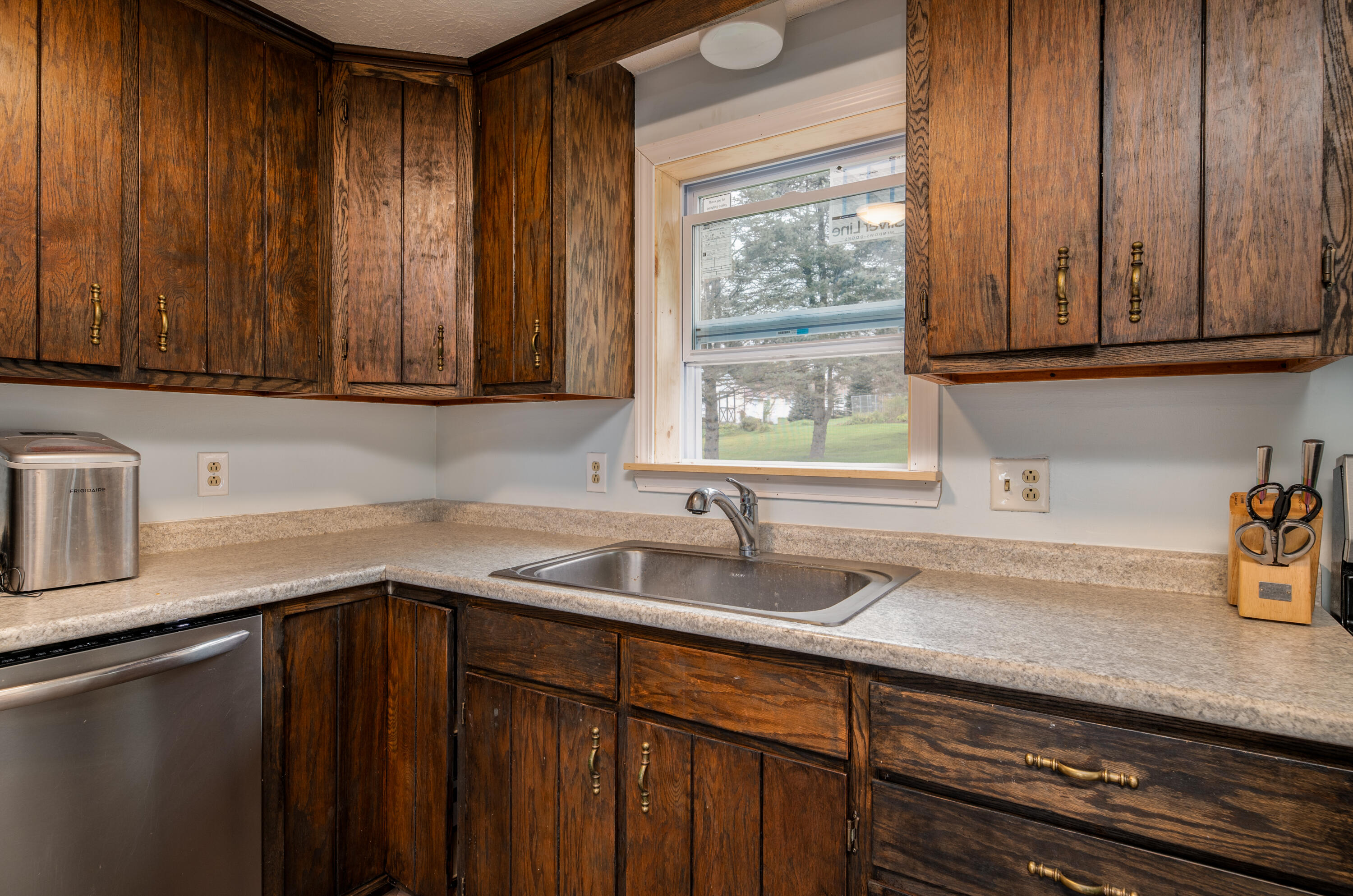 84 Highland Heights Road Winthrop, ME 04364 - Photo 9 of 27 Interior6 (1)
