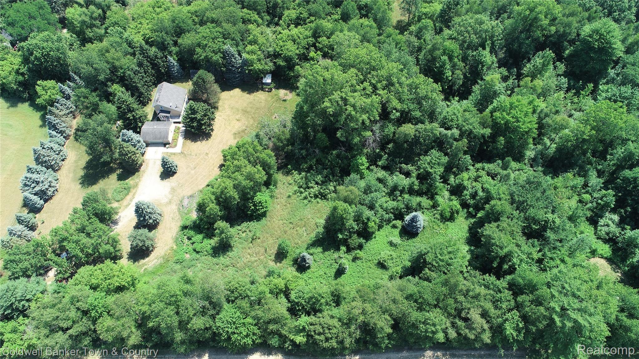 5359 Chase Lake Road Fowlerville, MI 48836 - Photo 2 of 31 DJI_0562.jpg