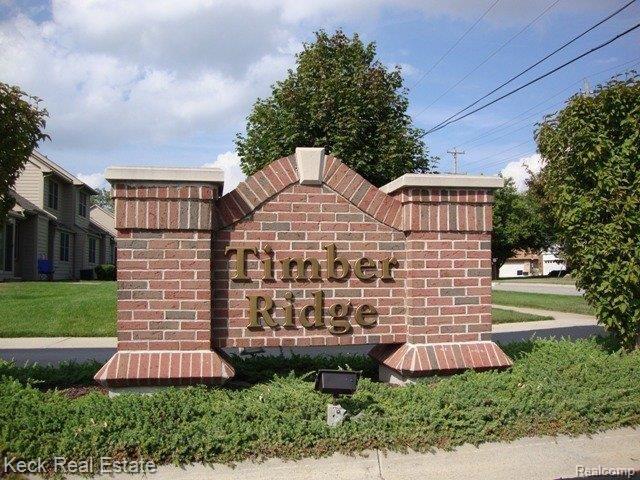 22500 Timber Ridge Court, Unit 22 Trenton, MI 48183 - Photo 2 of 9 TimberRidge 011