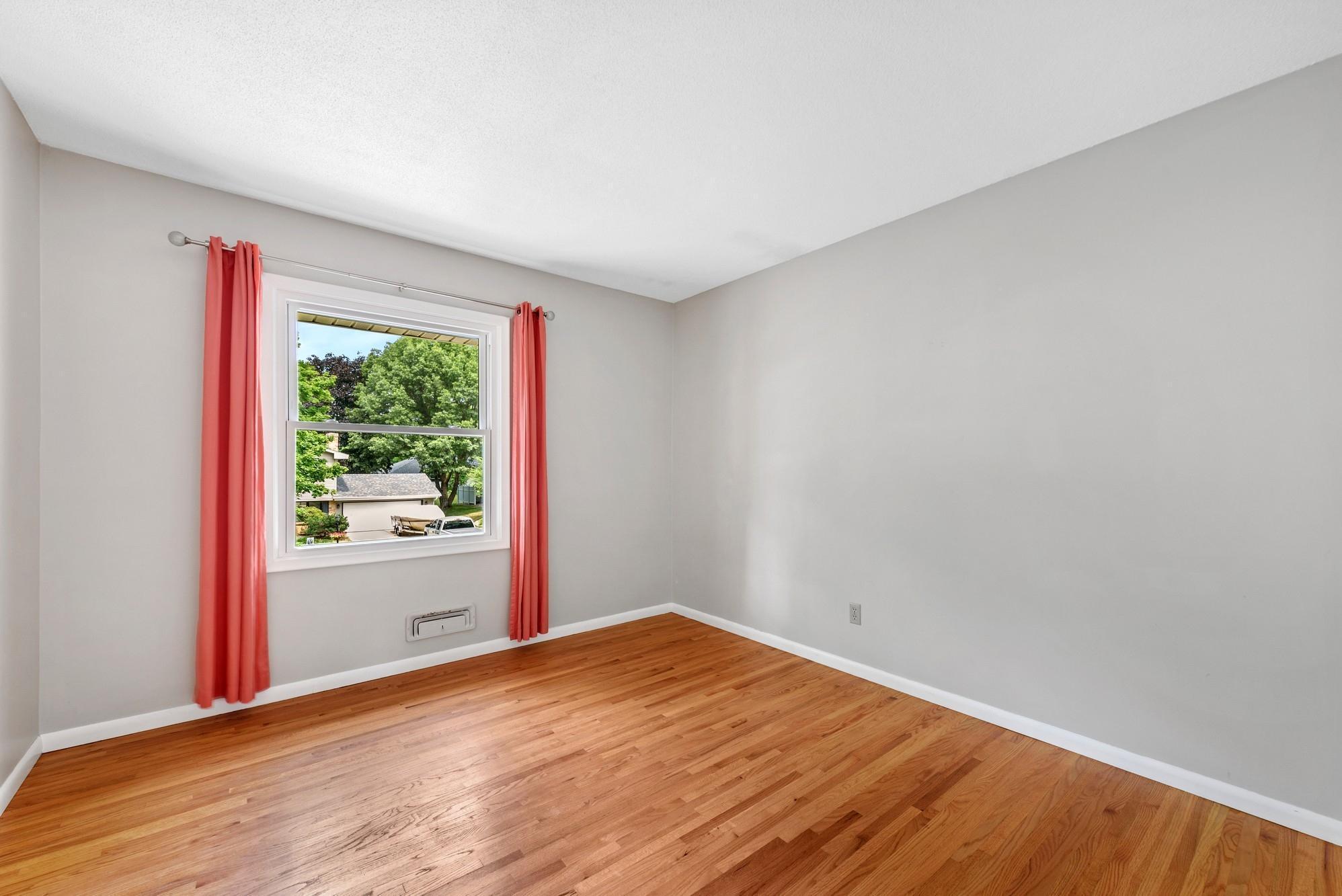 7049 Victoria Road Woodbury, MN 55125 - Photo 11 of 21 Gallery Image 11