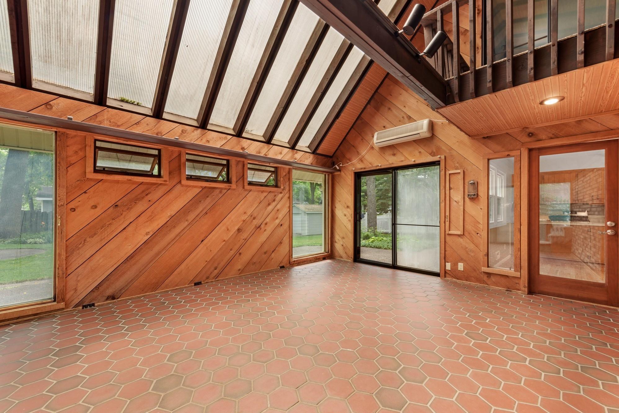 7049 Victoria Road Woodbury, MN 55125 - Photo 15 of 21 Gallery Image 15
