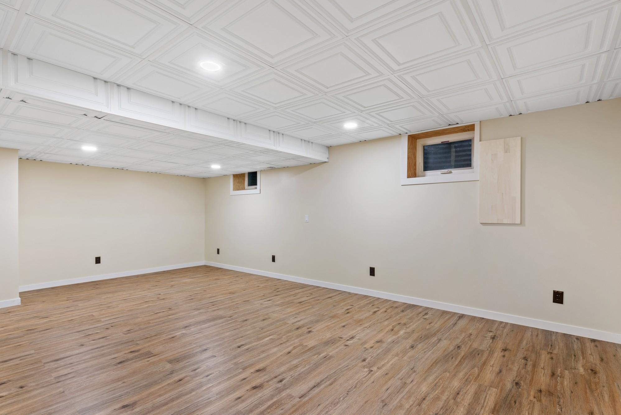 7049 Victoria Road Woodbury, MN 55125 - Photo 18 of 21 Gallery Image 18