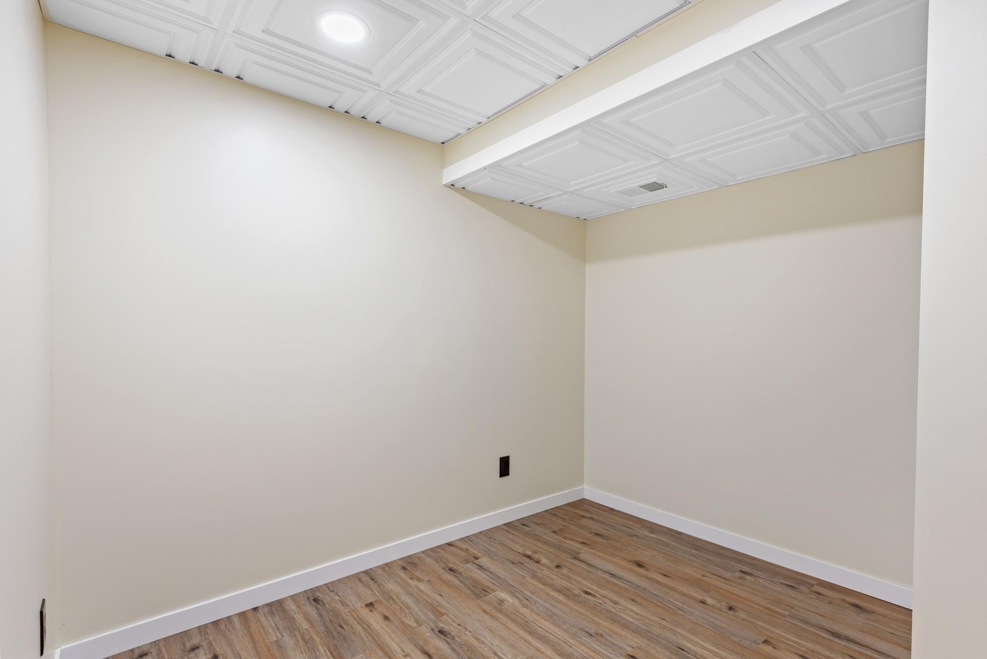 7049 Victoria Road Woodbury, MN 55125 - Photo 19 of 21 Gallery Image 19