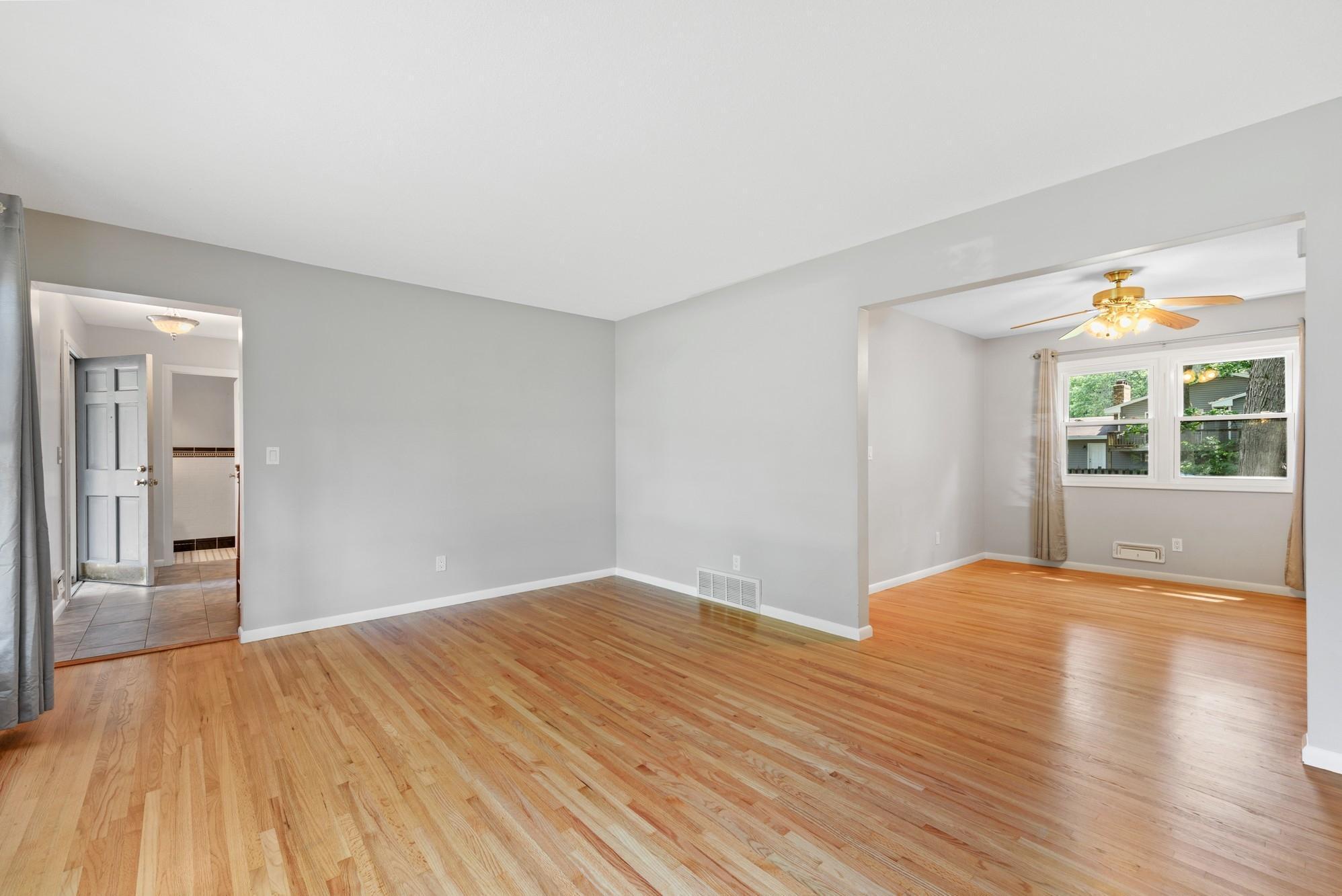 7049 Victoria Road Woodbury, MN 55125 - Photo 3 of 21 Gallery Image 3