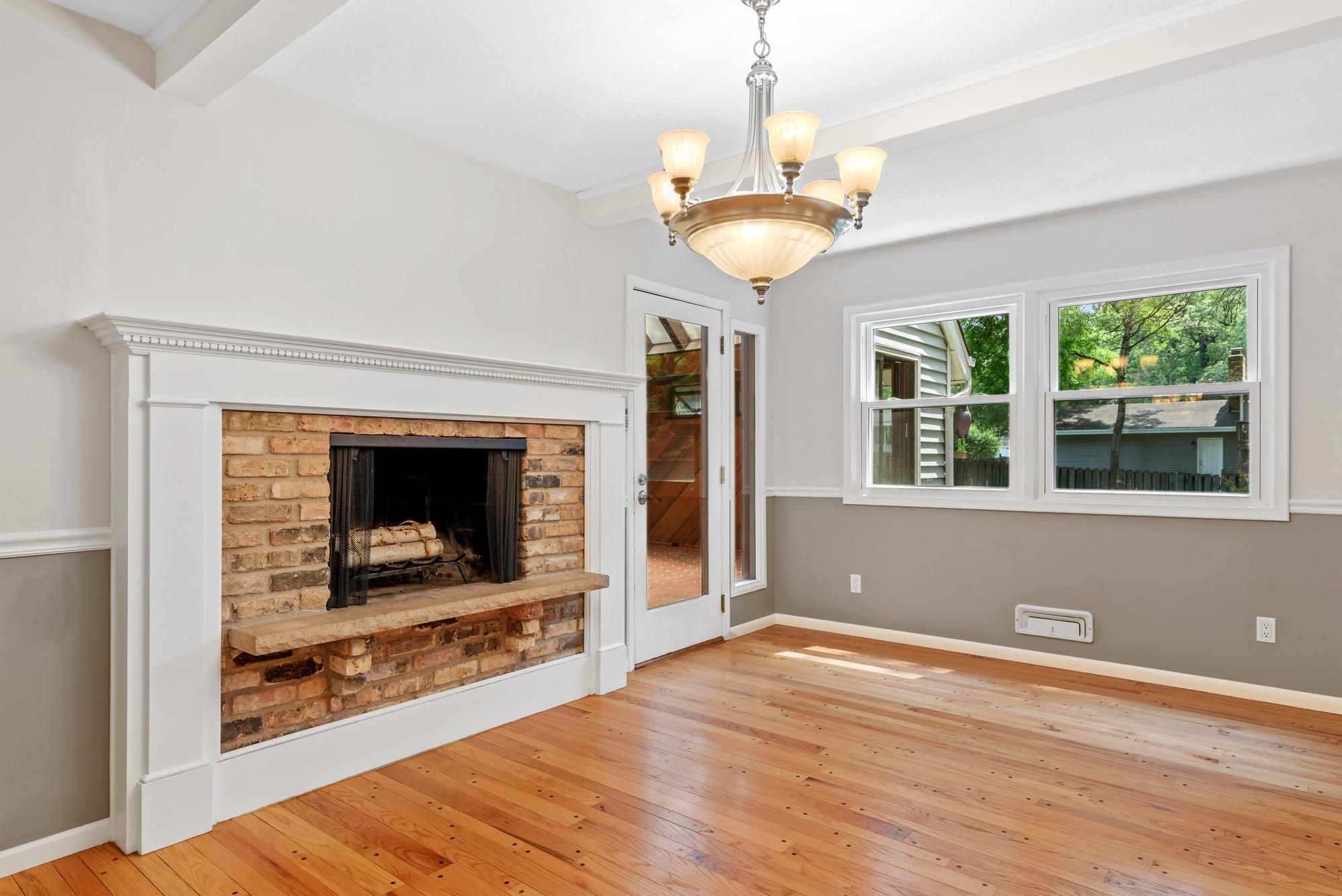 7049 Victoria Road Woodbury, MN 55125 - Photo 5 of 21 Gallery Image 5