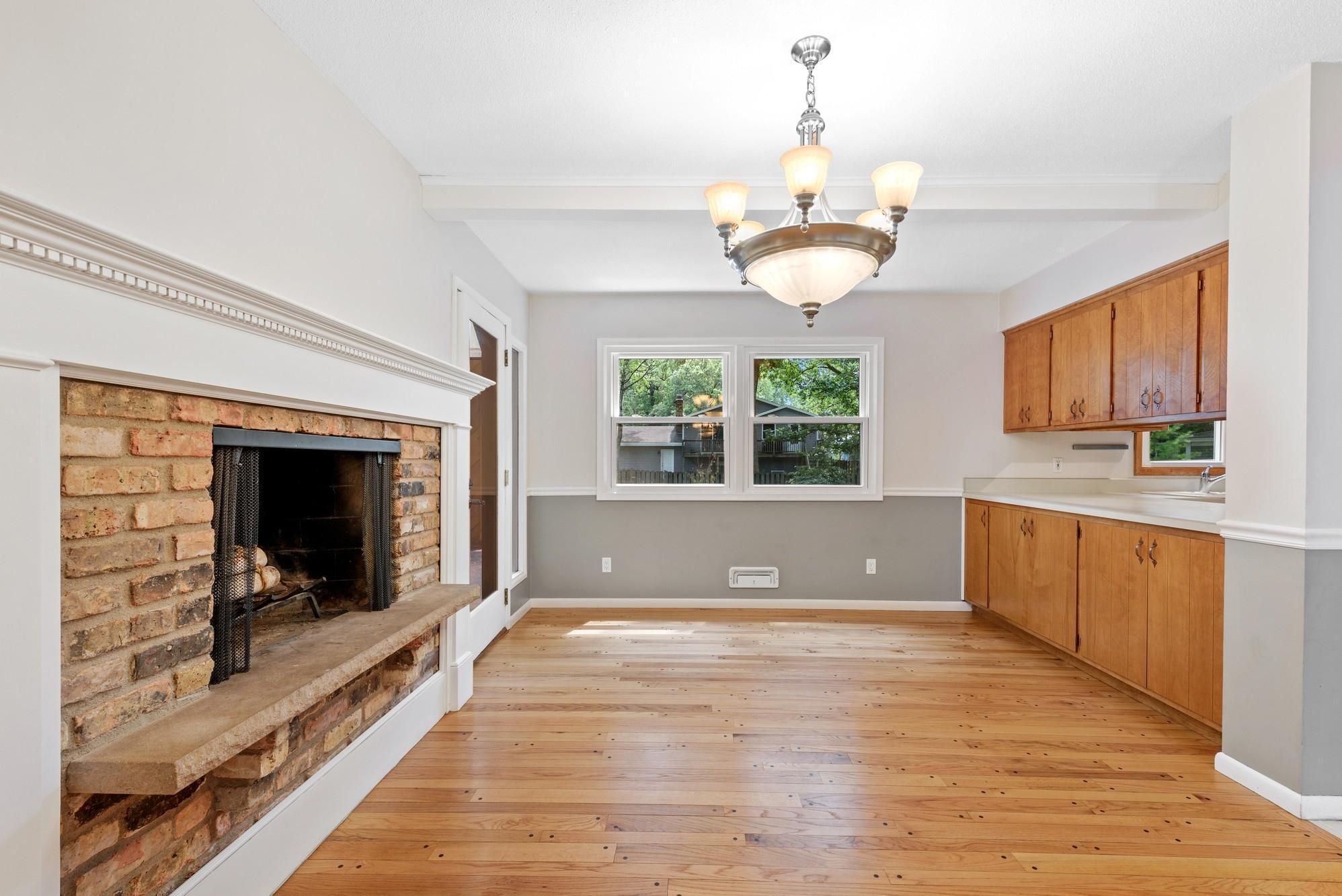 7049 Victoria Road Woodbury, MN 55125 - Photo 6 of 21 Gallery Image 6