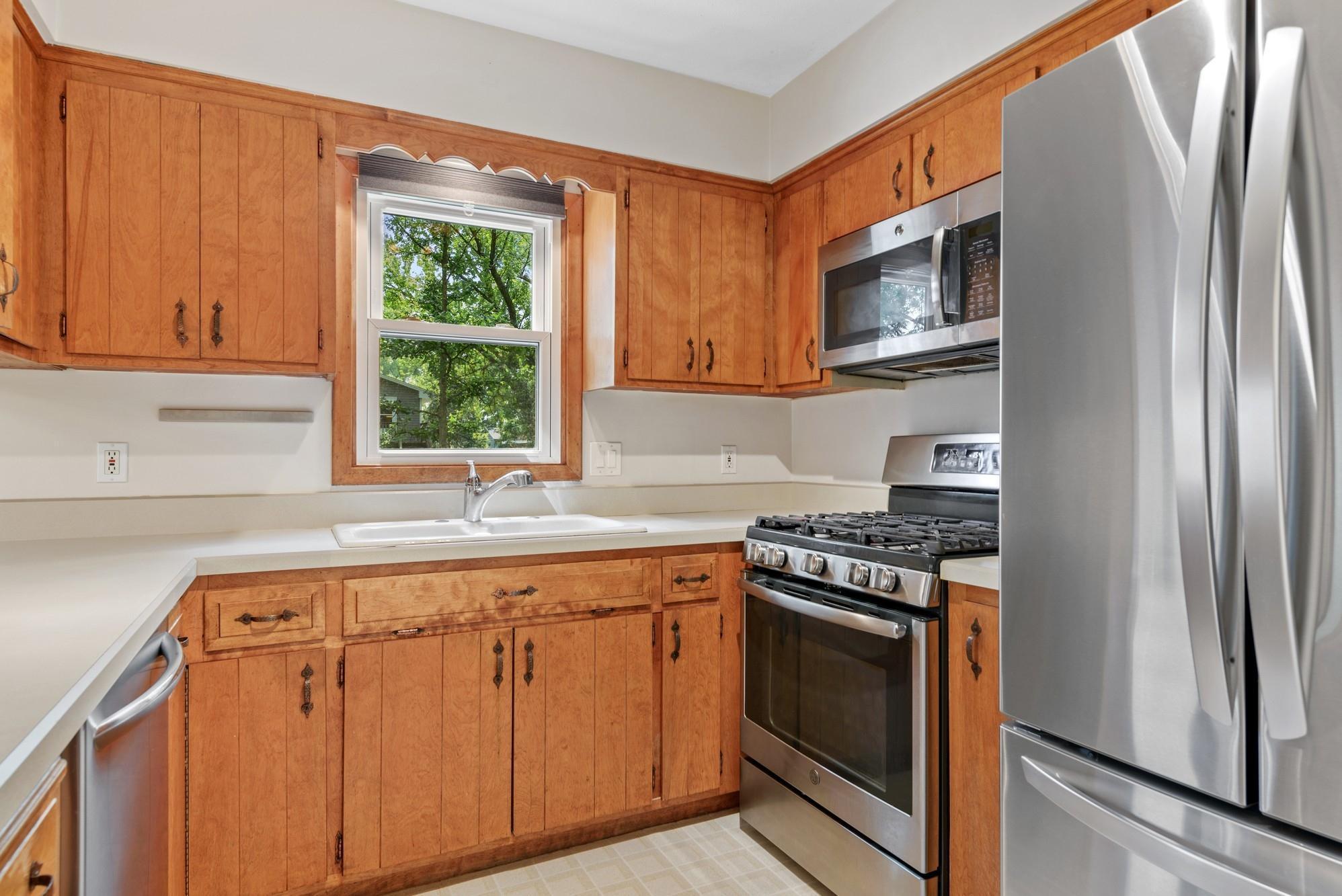 7049 Victoria Road Woodbury, MN 55125 - Photo 7 of 21 Gallery Image 7