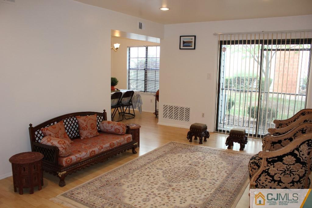88 Keystone Court Edison, NJ 08817 - Photo 3 of 13 Gallery Image 3