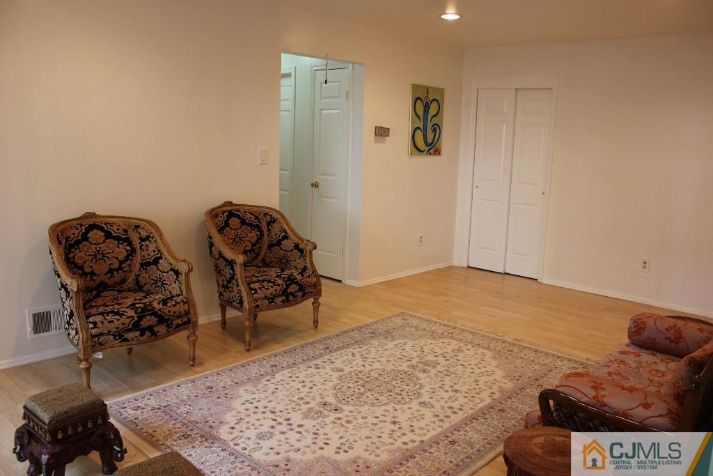 88 Keystone Court Edison, NJ 08817 - Photo 4 of 13 Gallery Image 4