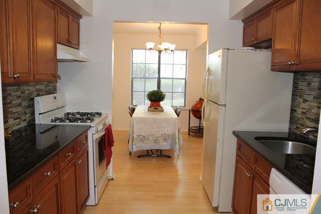 88 Keystone Court Edison, NJ 08817 - Photo 5 of 13 Gallery Image 5