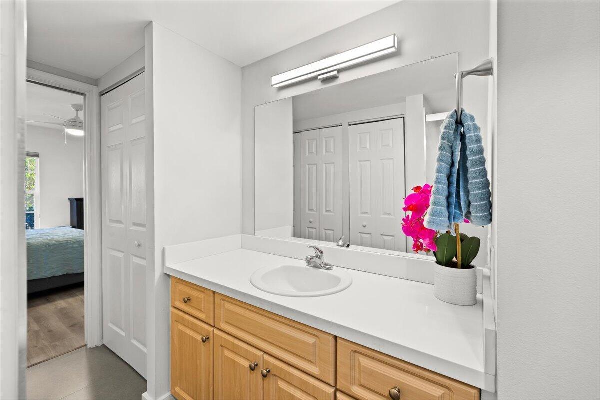 250 Northeast 20th Street Boca Raton, FL 33431 - Photo 16 of 36 16