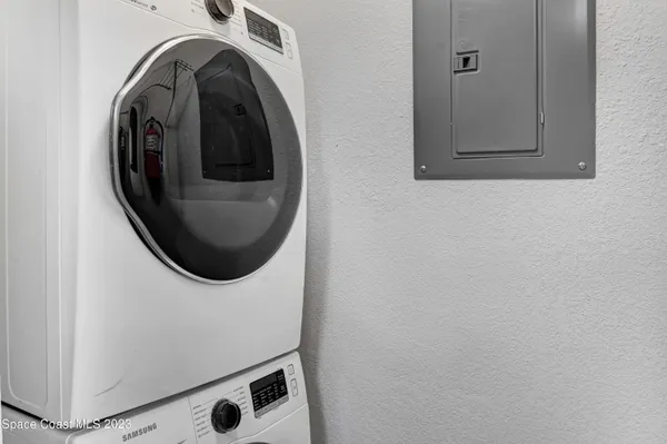 a close up view of a washer and dryer