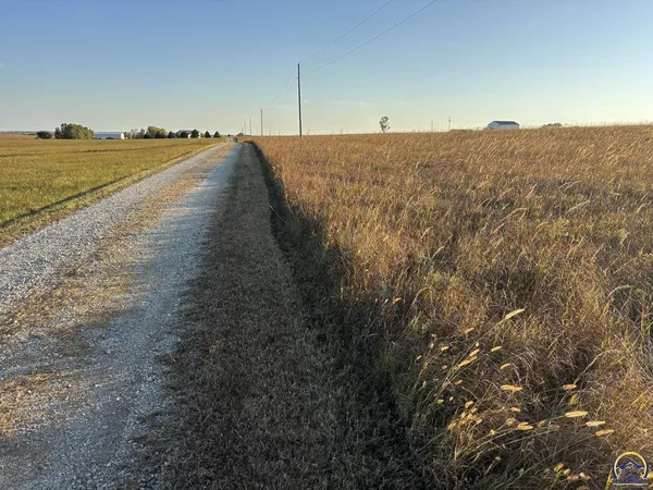 $47,400 | 1961 Highway 50, Strong City, KS 66869