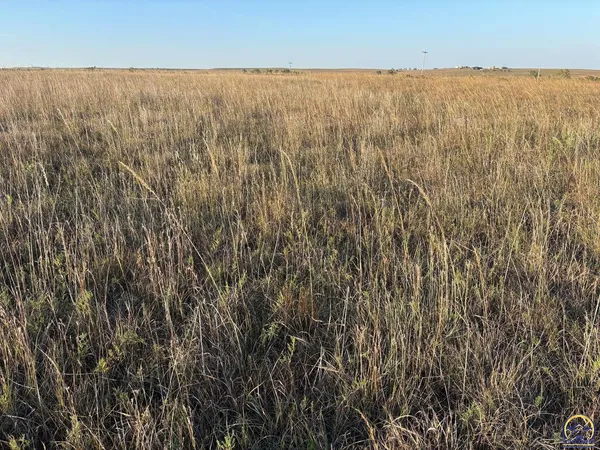 $47,400 | 1961 Highway 50, Strong City, KS 66869