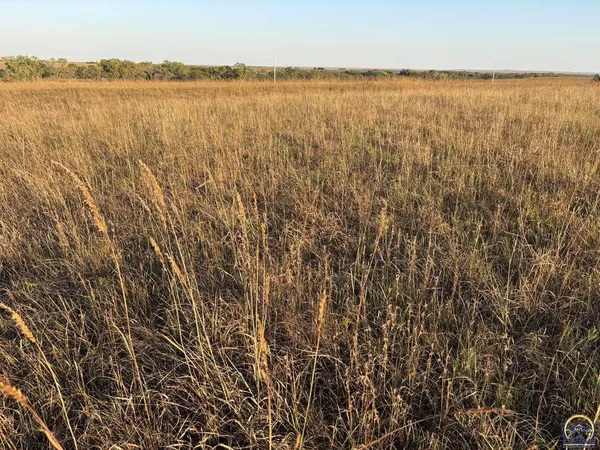 $47,400 | 1961 Highway 50, Strong City, KS 66869