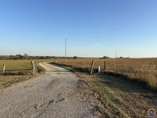 $47,400 | 1961 Highway 50, Strong City, KS 66869