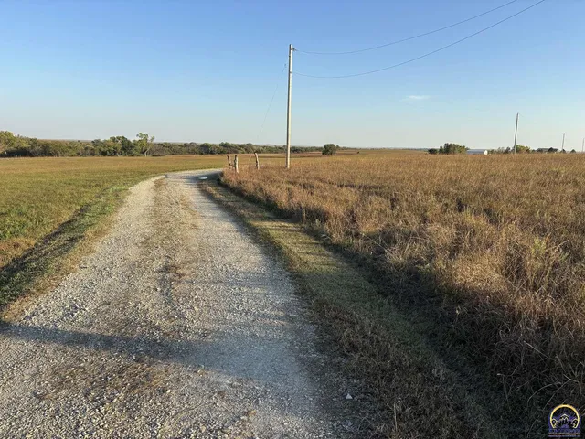 $47,400 | 1961 Highway 50, Strong City, KS 66869