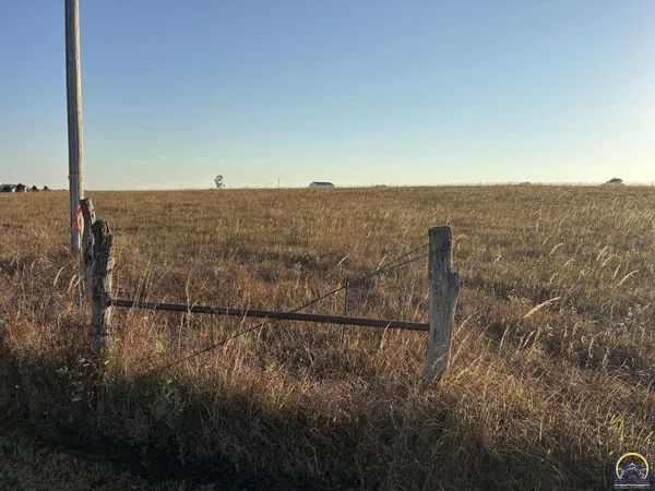 $47,400 | 1961 Highway 50, Strong City, KS 66869