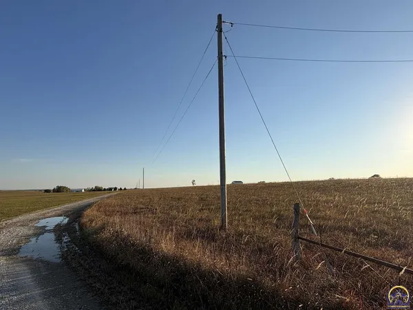 $47,400 | 1961 Highway 50, Strong City, KS 66869