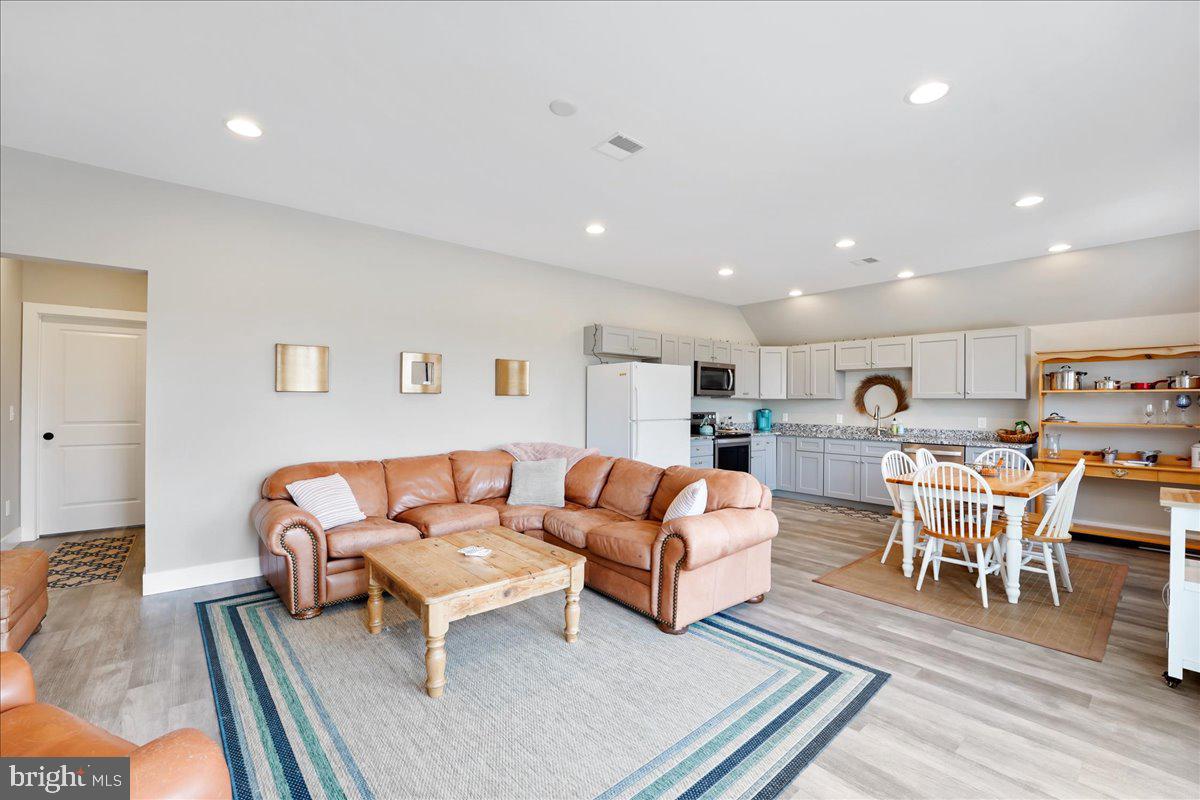 256 West Hillendale Road Kennett Square, PA 19348 - Photo 3 of 19 Spacious and Bright living room
