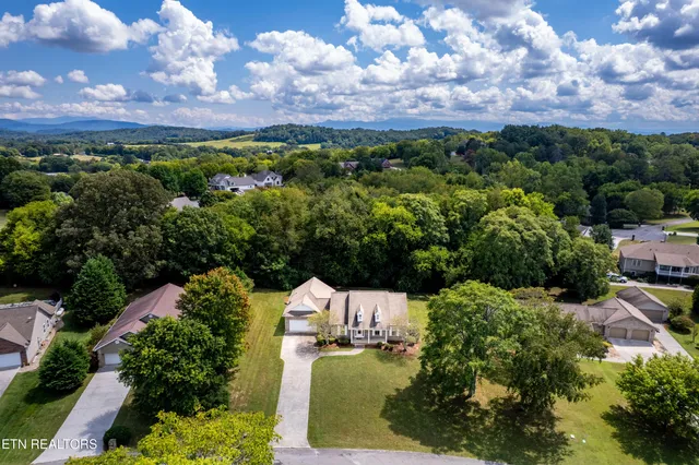 $615,000 | 1812 Crazyhorse Drive, Maryville, TN 37801