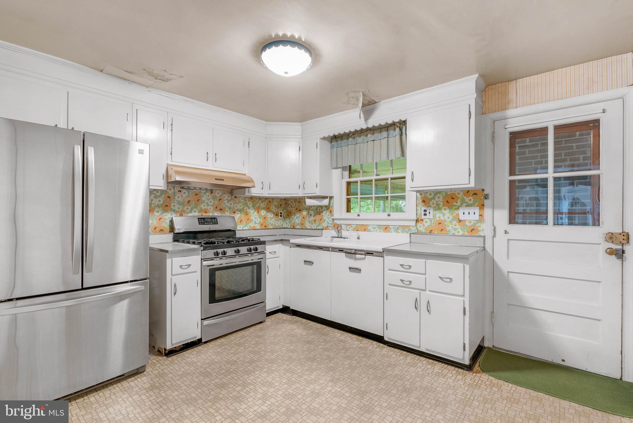 402 Hawthorne Road Wallingford, PA 19086 - Photo 10 of 23