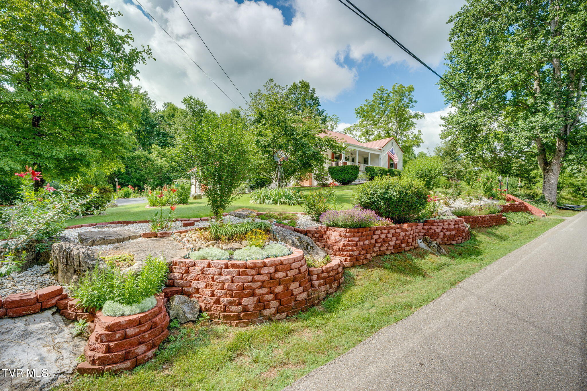1384 Walnut Grove Road Bluff City, TN 37618 - Photo 37 of 43 036