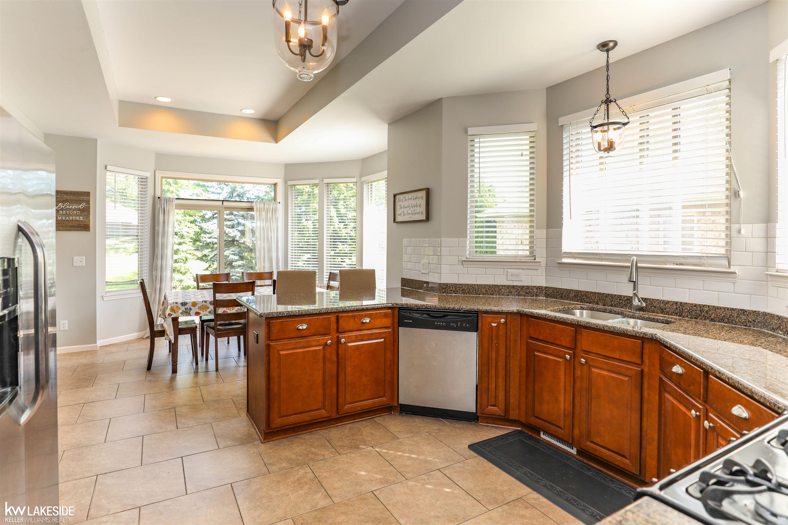 16455 Moore Park Road Macomb, MI 48044 - Photo 23 of 50 50122221-22.JPG