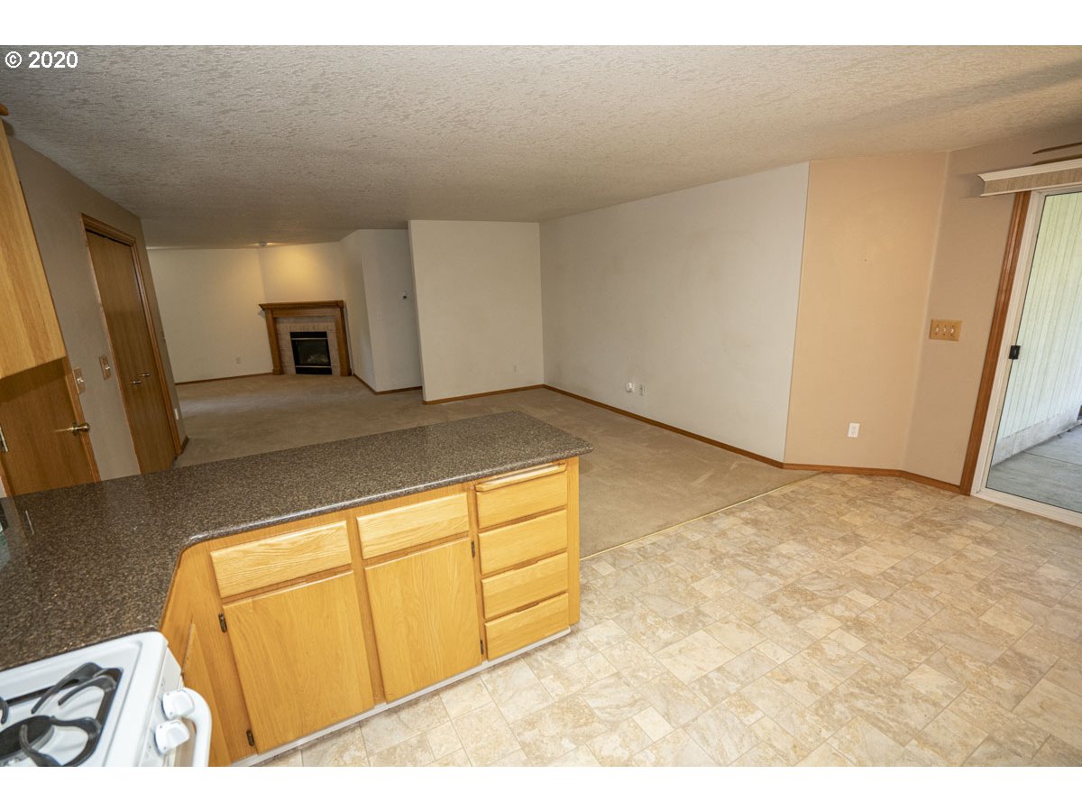 1027 Southeast Barnes Road Gresham, OR 97080 - Photo 13 of 25