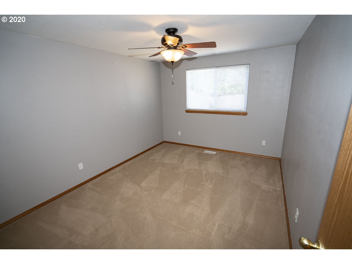 1027 Southeast Barnes Road Gresham, OR 97080 - Photo 18 of 25