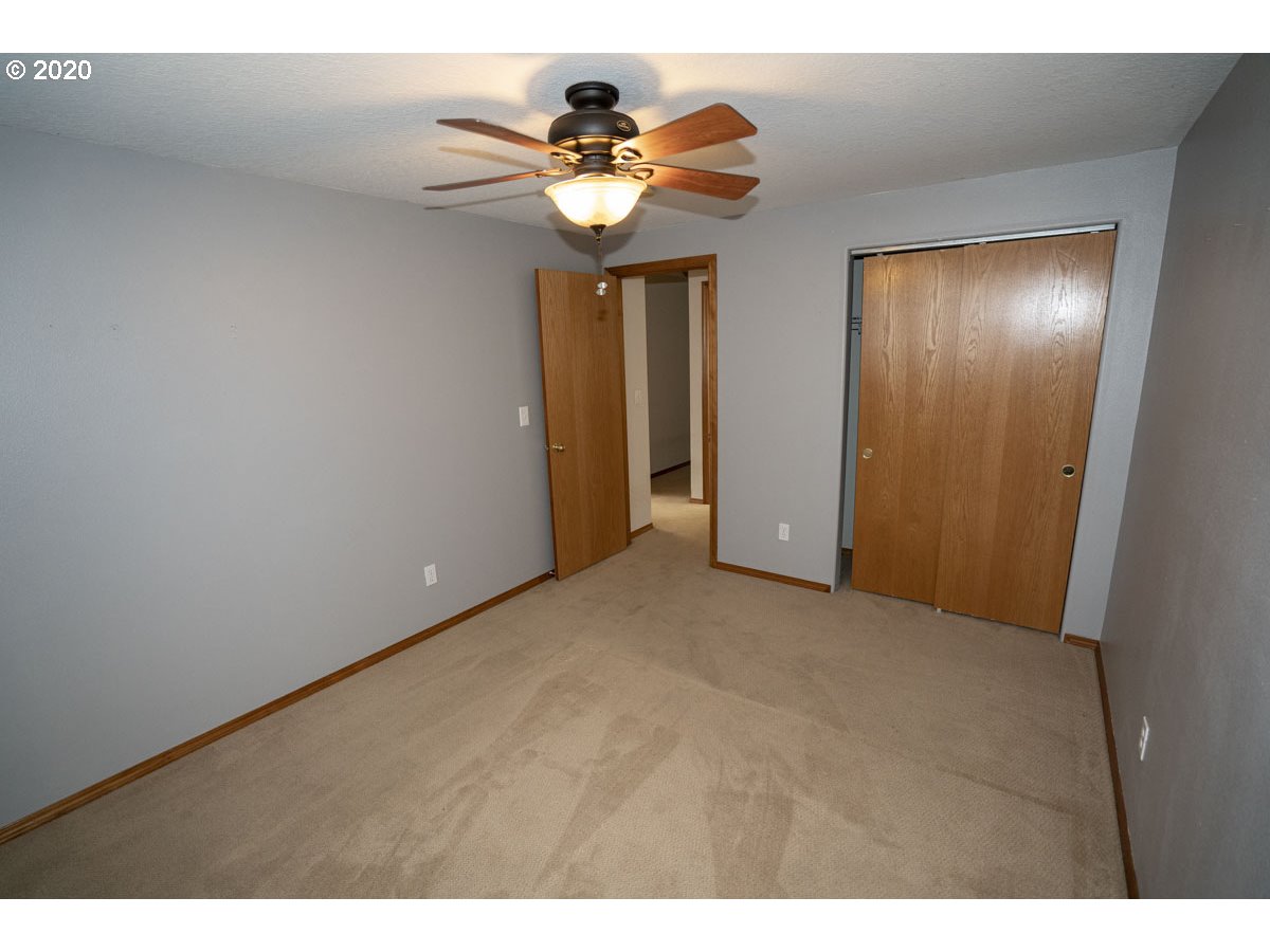 1027 Southeast Barnes Road Gresham, OR 97080 - Photo 19 of 25