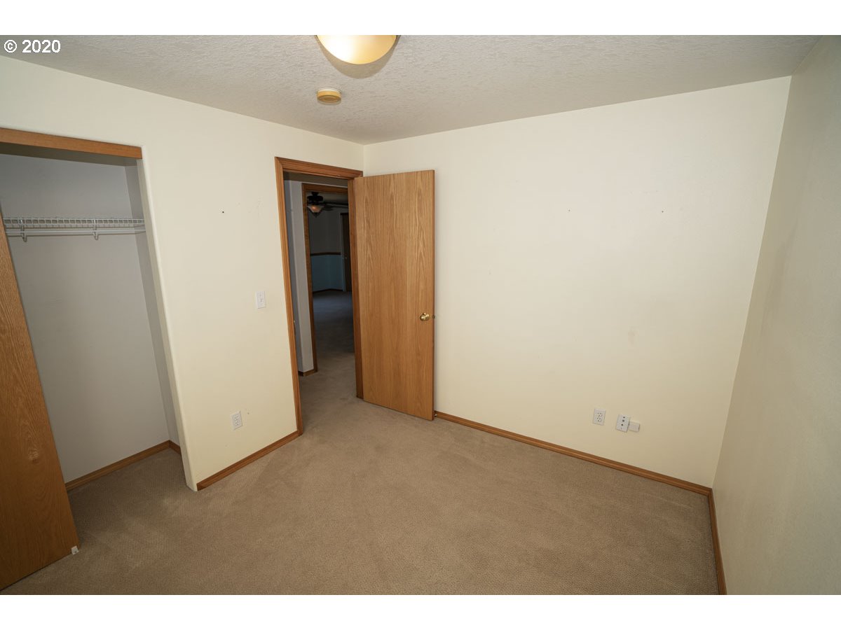 1027 Southeast Barnes Road Gresham, OR 97080 - Photo 21 of 25