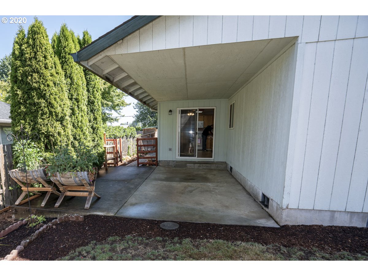 1027 Southeast Barnes Road Gresham, OR 97080 - Photo 23 of 25
