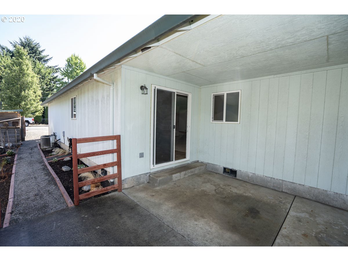 1027 Southeast Barnes Road Gresham, OR 97080 - Photo 24 of 25