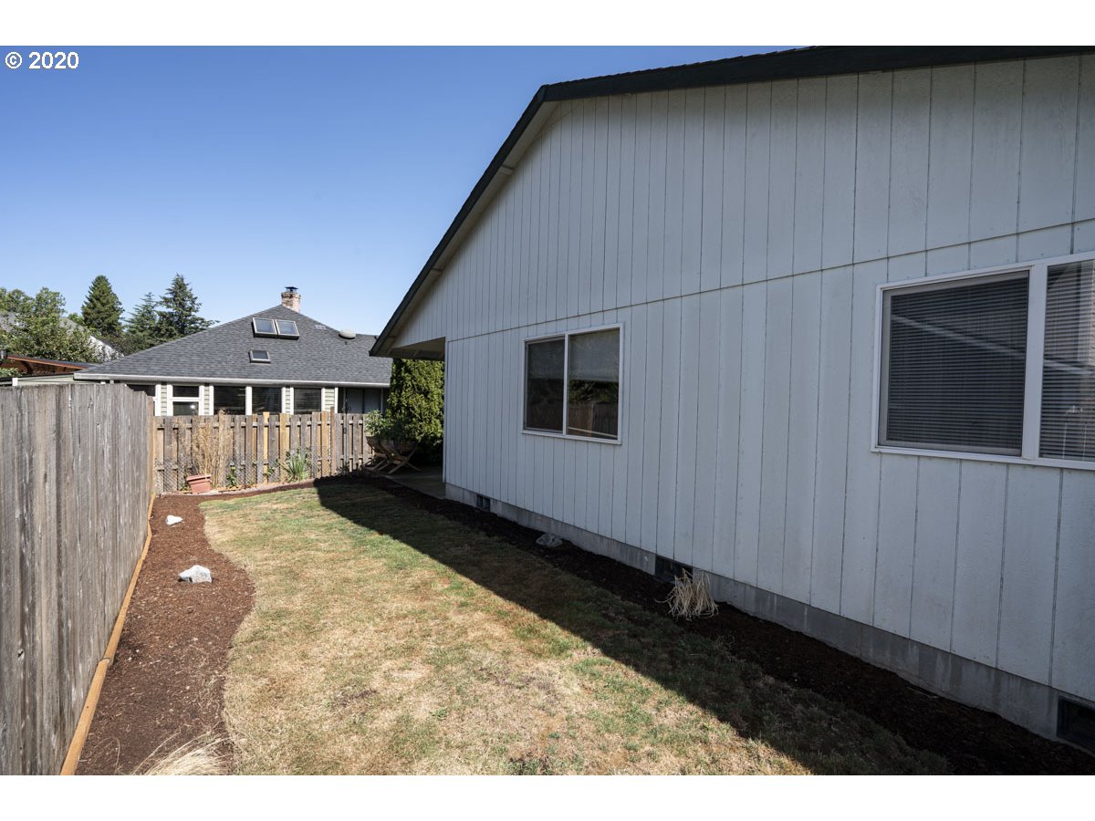 1027 Southeast Barnes Road Gresham, OR 97080 - Photo 25 of 25