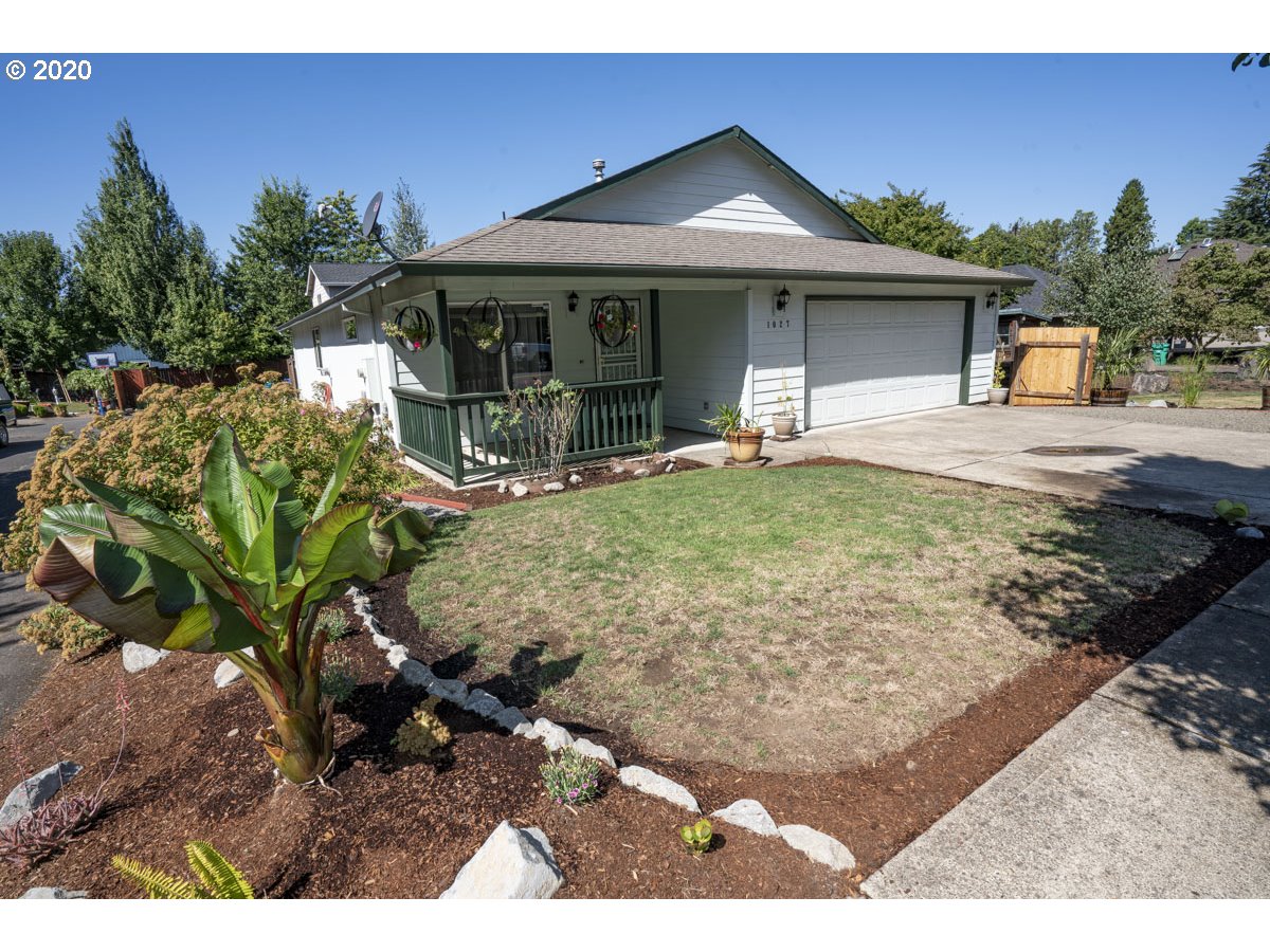 1027 Southeast Barnes Road Gresham, OR 97080 - Photo 4 of 25