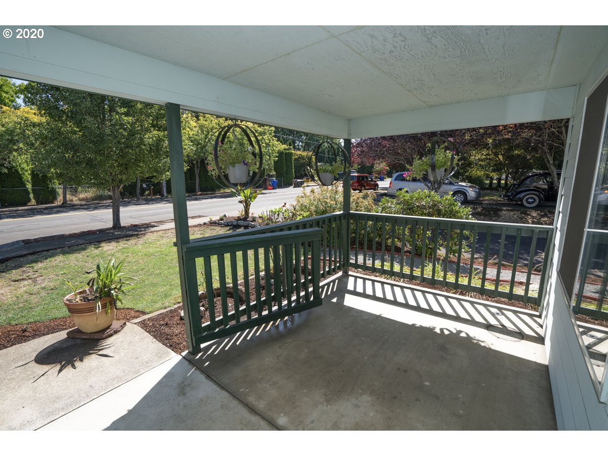1027 Southeast Barnes Road Gresham, OR 97080 - Photo 5 of 25