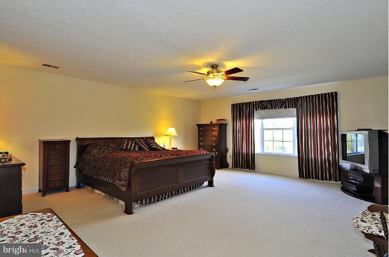 Bedroom (Master)
