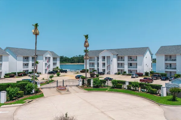 $319,000 | 168 Lake Point Boulevard, Unit C202, Conroe, TX 77356